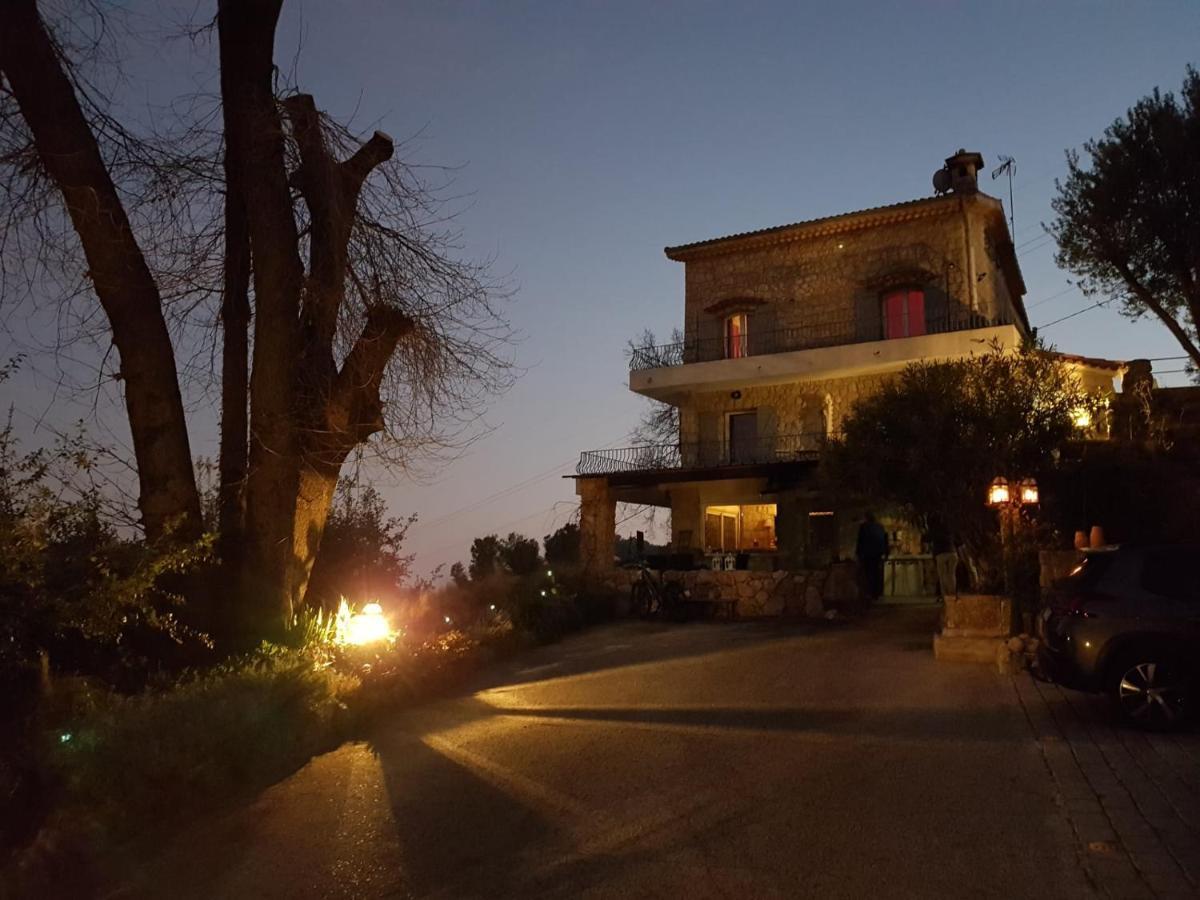 Bed and Breakfast Au Pied Des Baous Ванс Екстер'єр фото